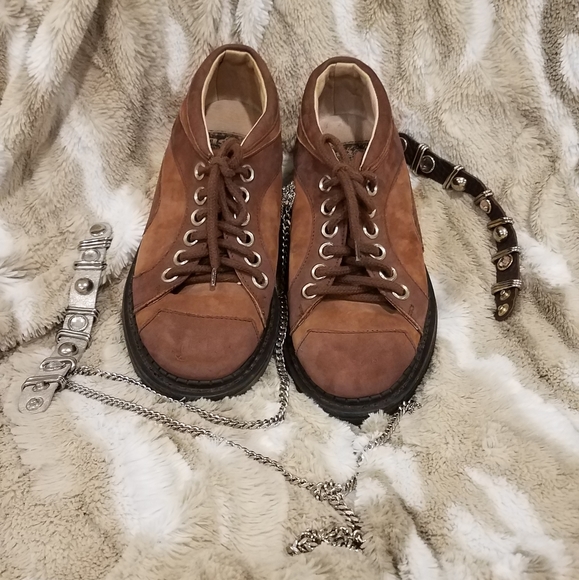 PRICE⬇️ VINTAGE 6HOLE BROWN SUEDE JOHN FLUEVOG ANGELS RARE - Picture 1 of 12